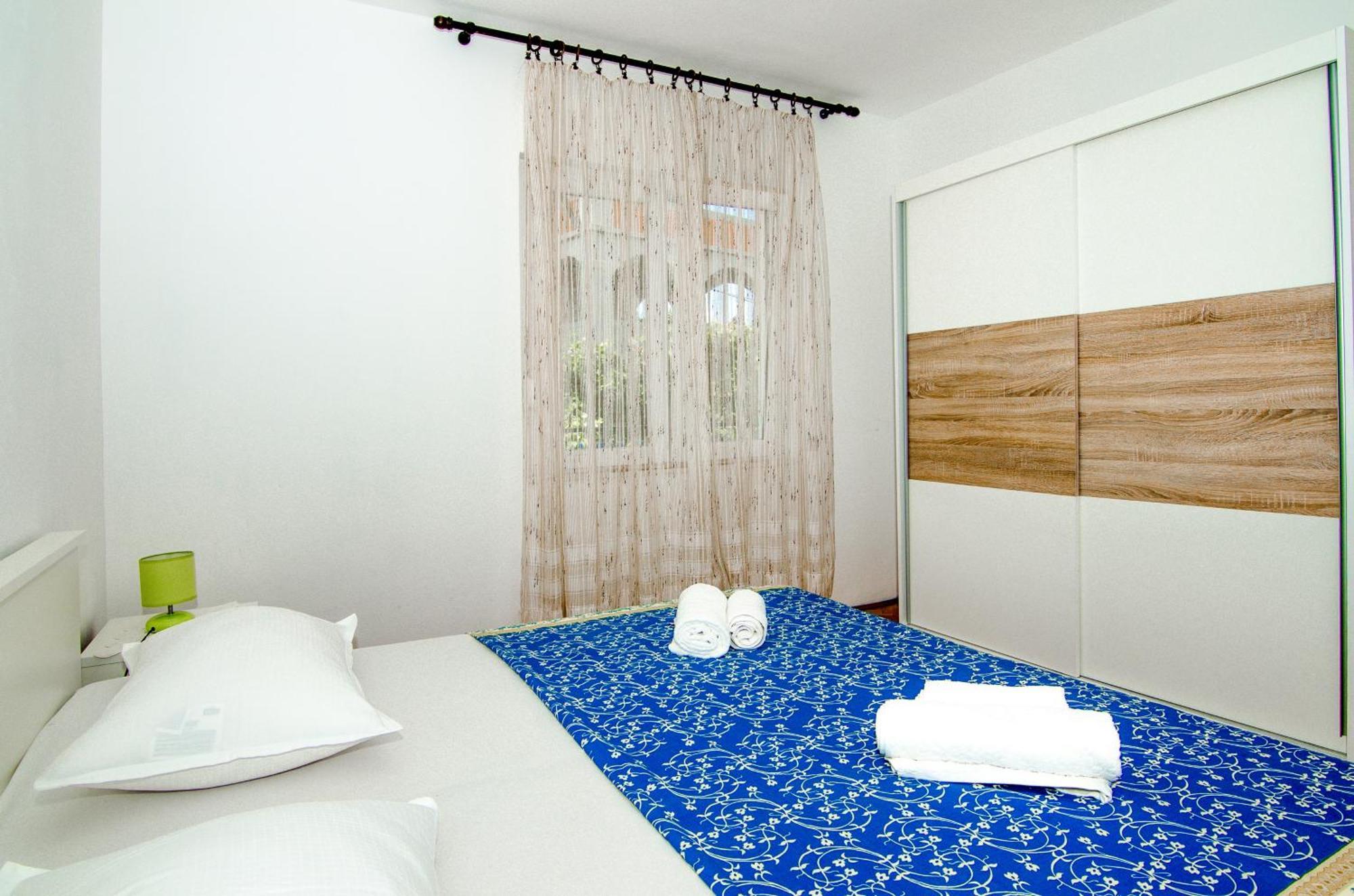 Apartments By The Sea Slatine, Ciovo - 15504 Szoba fotó